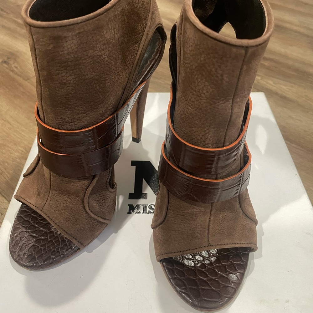 MISSONI OPENED-TOE BOOTIE - SIZE 38